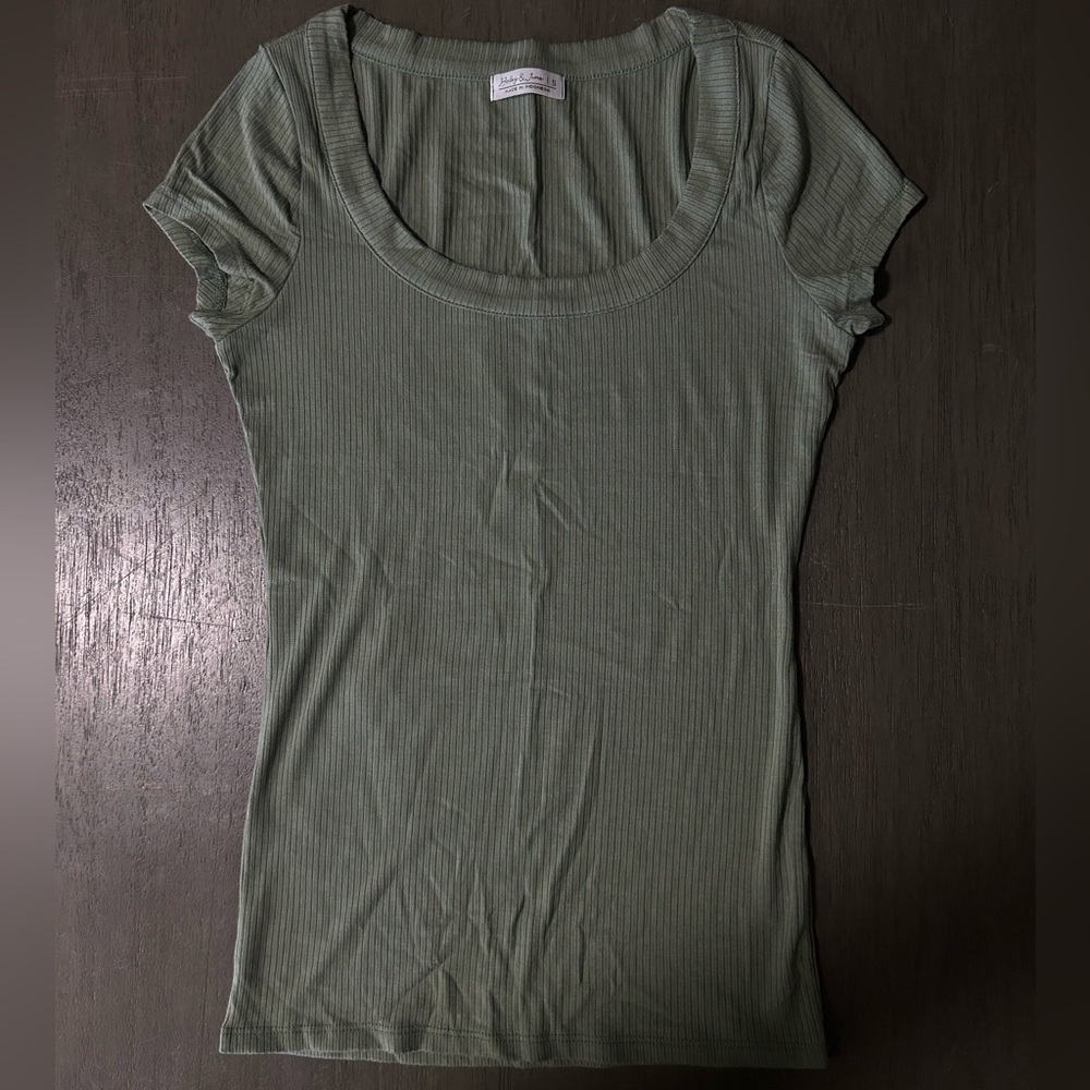 Green Fitted Ribbed Top - Picture 1 of 2